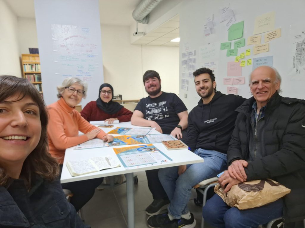 Voluntaris de la Xarxa de Facilitació Digital reunits amb membres del LISD