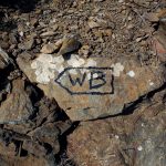 FRANKREICH, France, Banyuls-sur-Mer, Portbou, 15.09.2014 Kuerzel WB von Benjamin am Wanderweg Chemin Walter Benjamin, benannt nach Benjamin, deutscher Philosoph, Schriftsteller und Literaturkritiker. Fussweg vom franzoesischen Banyuls-sur-Mer in den spanischen Grenzort Port Bou. Der Weg wurde im nationalsozialistisch besetzten Frankreich von ca. 50.000 Fluechtlingen genutzt um von den Grenzkontrollen unbemerkt nach Spanien zu gelangen. Der deutsche Philosoph Walter Benjamin nutzte diesen Weg im September 1940 nahm sich jedoch in Port Bou das Leben. Diesen Weg beschritt Walter Benjamin unter Hilfe von Hans und Lisa Fittko unter dramatischen Umstaenden auf der Flucht vor den Nationalsozialisten am 25. und 26. September 1940. Die spanischen Behoerden wollten den Fluechtenden zurueck nach Frankreich schicken, worauf sich Benjamin in der Nacht vom 26. auf den 27. September 1940 in Portbou das Leben nahm, um seiner Auslieferung zu entgehen.  Banyuls-sur-Mer. Walter Benjamin Trail, la Ruta Benjamin, the path he and Leslie Fittko took from Banyuls-sur-Mer in France over the Pyrenees to Portbou in Spain in 1940 to escape the Nazis. Chemin de Walter Benjamin sur les traces de Walter Benjamin, philosophe et essayiste. Le sentier de randonnée qui relie aujourd'hui Banyuls en France à Portbou fut un chemin d'exil a la les Pyrenees en 1940 pour tous ceux qui fuyaient le nazisme. Le philosophe allemand y trouva une fin tragique. [(c) Stefan Boness/Ipon - Veroeffentlichung nur gegen Honorar (zuzuegl. MwSt.), Beleg und Namensnennung an: Stefan Boness, Claudiusstr. 6, 10557 Bln, Phone: ++49-(0)30-3934318, E-mail: boness@iponphoto.com, www.iponphoto.com; Bankverbindung: Berliner Sparkasse, IBAN: DE23 1005 0000 0940 1653 50, BIC: BELADEBEXXX, Kto.: 940165350, BLZ 100 500 00; No Model Release. No property Release. Vereinbarungen ueber Model Release/Abtretung von Persoenlichkeitsrechten der abgebildeten Person/Personen liegen nicht vor. Bei werblicher Nutzung vorher Kontakt aufnehmen.]