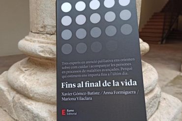 ‘Fins al final de la vida’, un llibre per acompanyar i cuidar les persones fins a l’últim dia