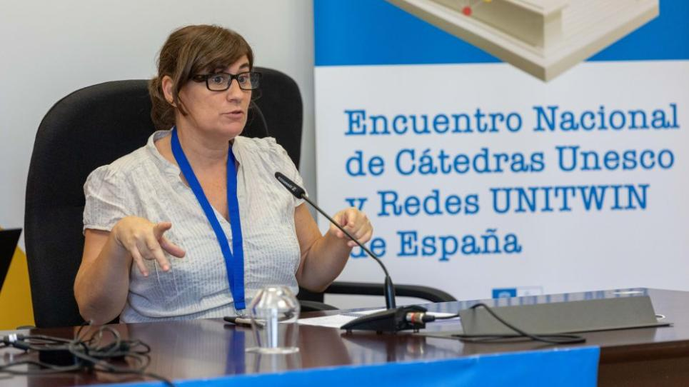 Sandra Ezquerra durant la seva ponència
