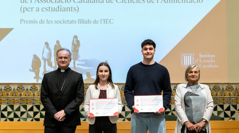 Abril Rigall, exestudiant de Nutrició Humana i Dietètica, rep el premi de l’Institut d’Estudis Catalans pel millor TFG en alimentació