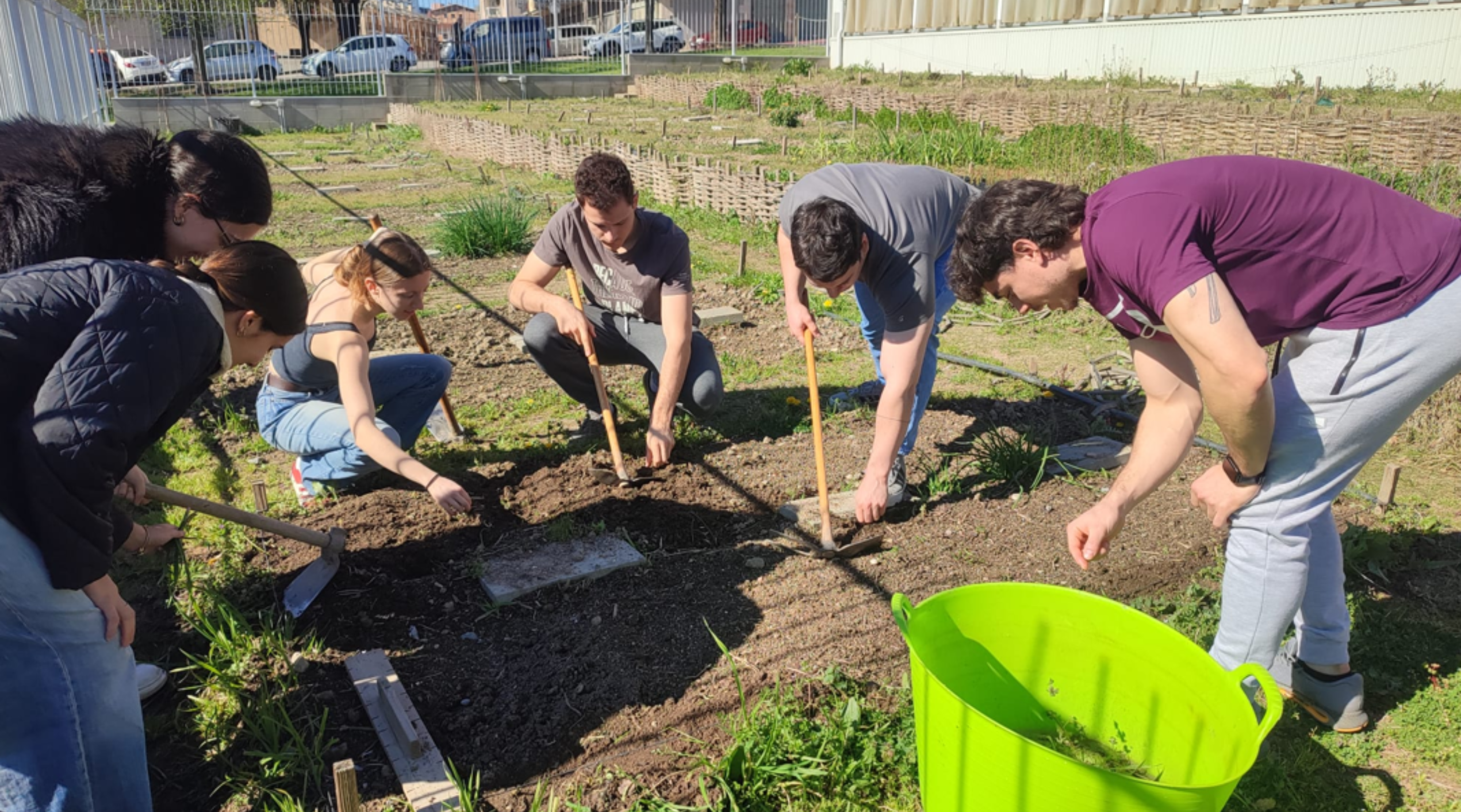 Estudiants del grau en Nutrició i Dietètica visiten els horts terapèutics d’Osonament
