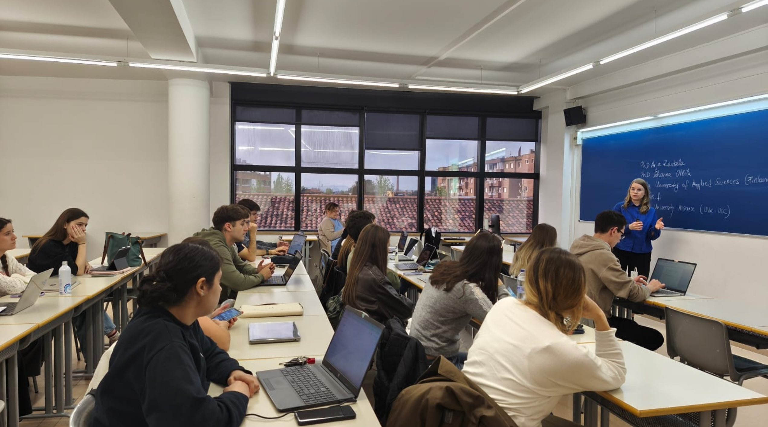 Visita internacional al grau en Infermeria per conèixer el model d’atenció comunitària a Finlàndia