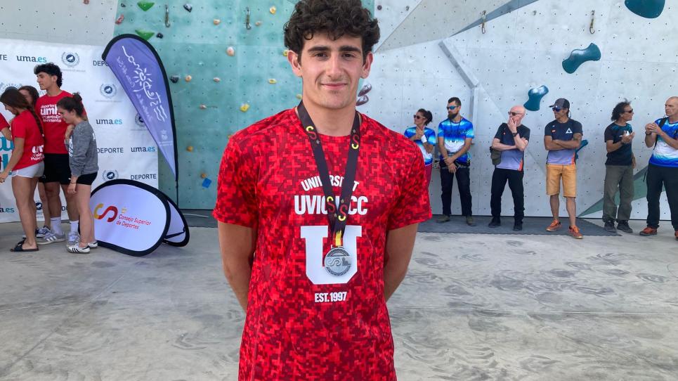 Héctor Bazán guanya l’or en escalada en bloc i la plata en corda als CEU 2026