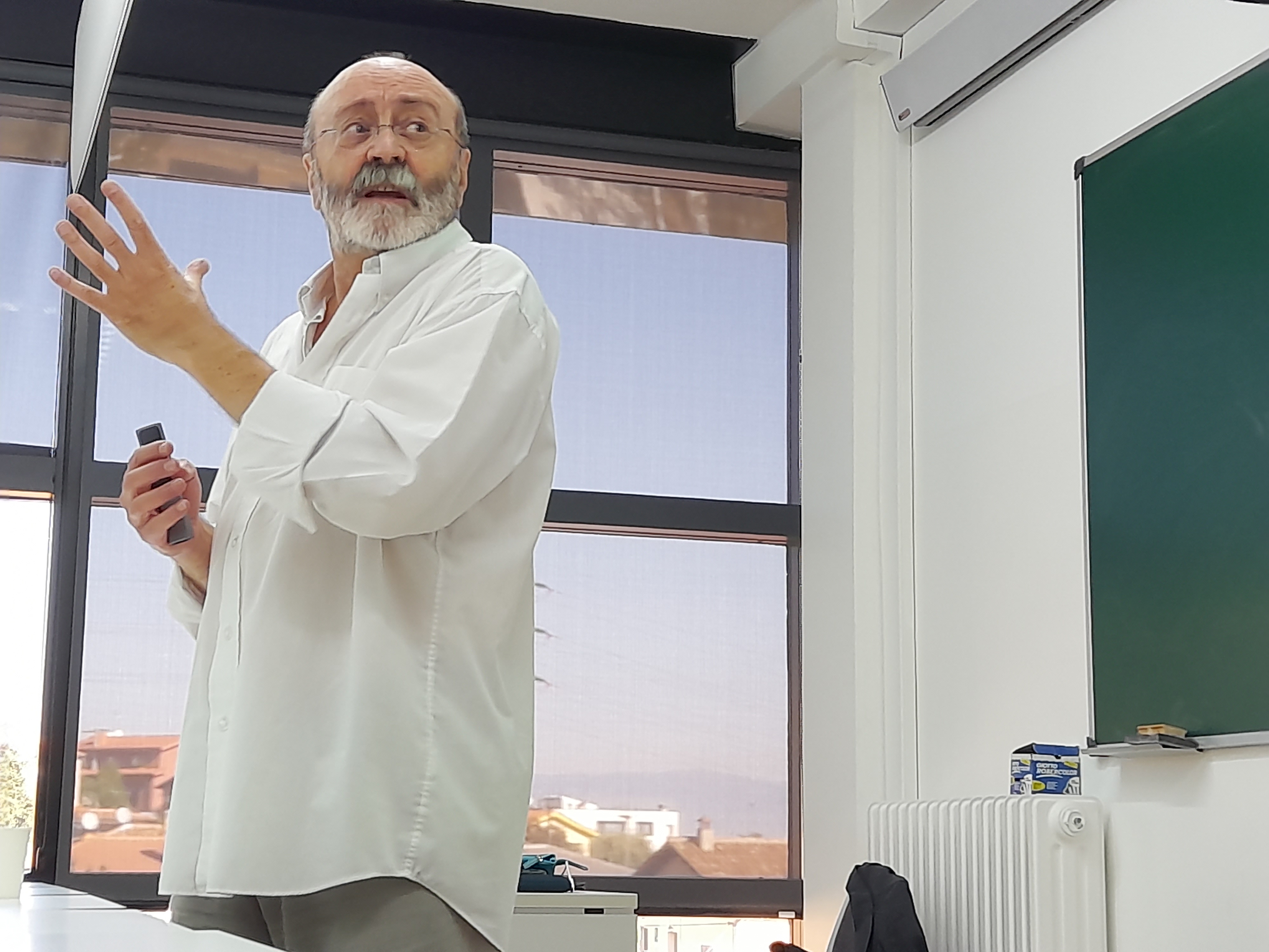 El professor Xavier Giró a les Jornades sobre la Pau a la UVic-UCC