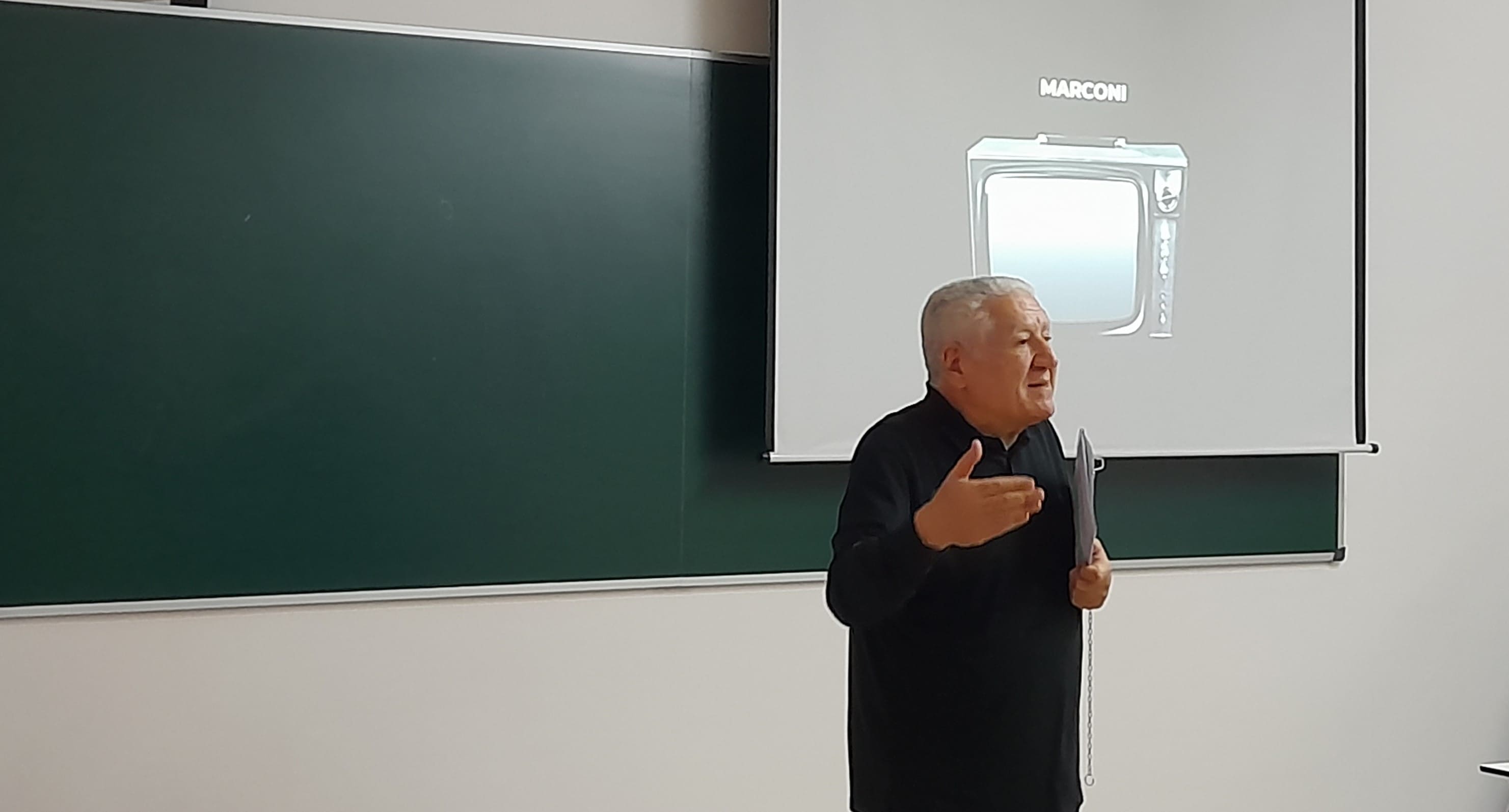 Lluís Bassat prouncia la conferència inaugural de l'EMBA de la UVic-UCC