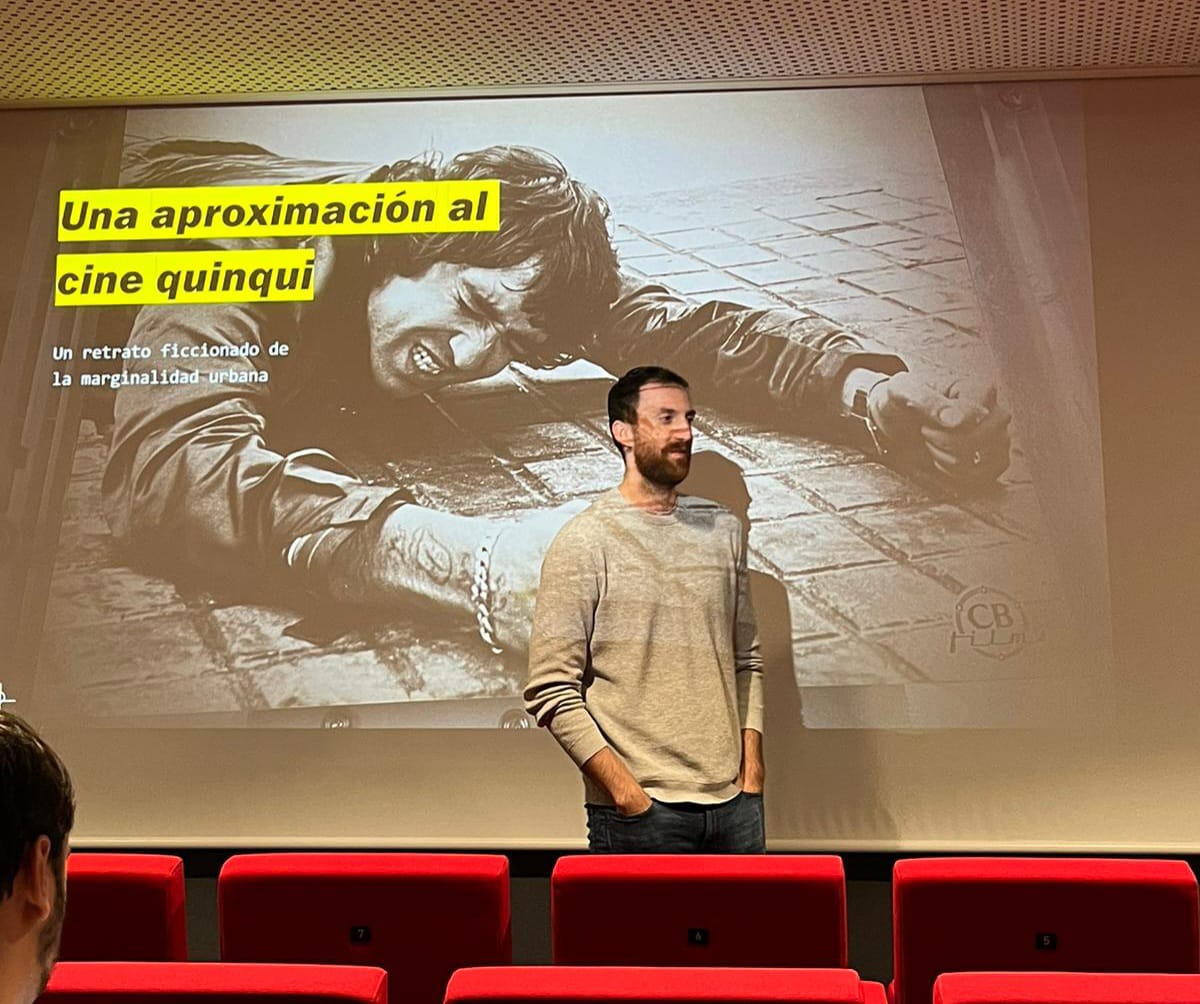 Ot Burgaya a punt de començar l'exposició sobre el cine quinqui
