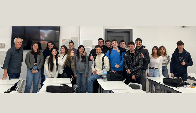 Anthony Garner en una visita a l'aula de Periodisme de la UVic-UCC