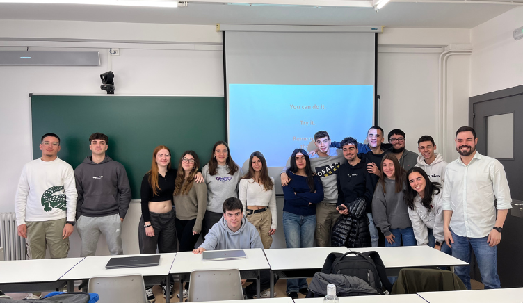 Andrés Corpas amb l'alumnat de segon curs del grau en Periodisme de la UVic-UCC.
