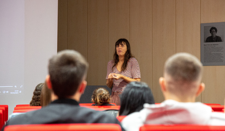 La directora de cinema Liliana Torres en la sessió de cinema Protesta de la FEC