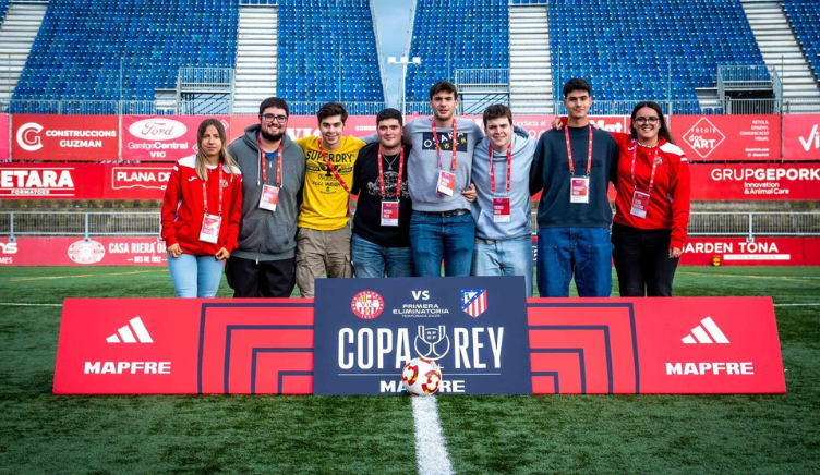 Estudiants de Periodisme Esportiu durant el partit de la Copa del Rei a Vic
