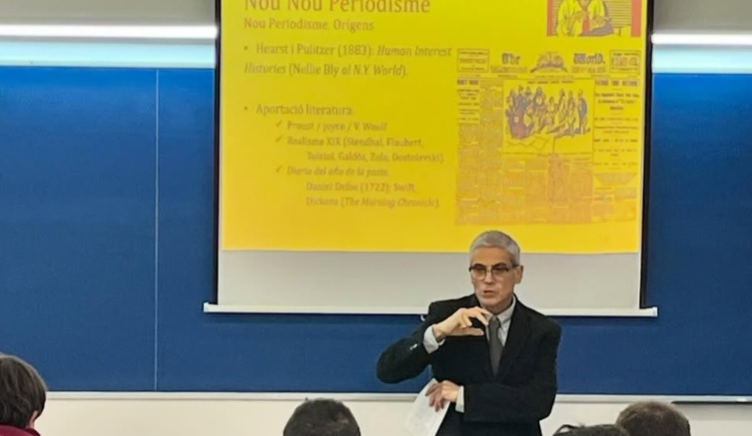 Carles Geli en un moment de la seva classe a la FEC