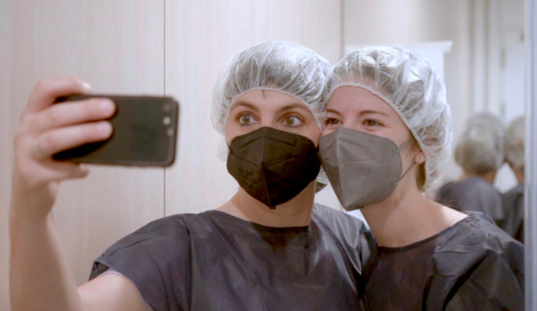 Ariadna Seuba, graduada en Comunicació Audiovisual, presenta ‘Mares’ al DocsBarcelona