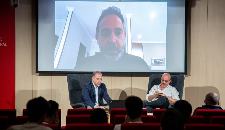 L’alumnat de Periodisme conversa amb Cristian Segura i Plàcid Garcia-Planas sobre el reporterisme de guerra