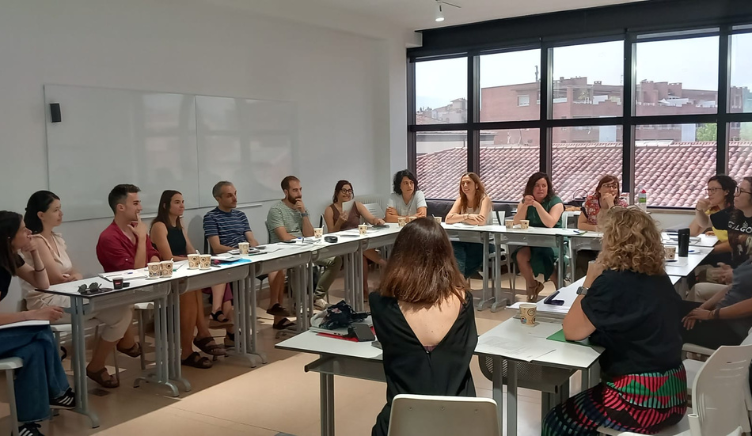 La UVic acull una formació sobre la cobertura informativa de salut mental i suïcidi, com a subseu del Col·legi de Periodistes