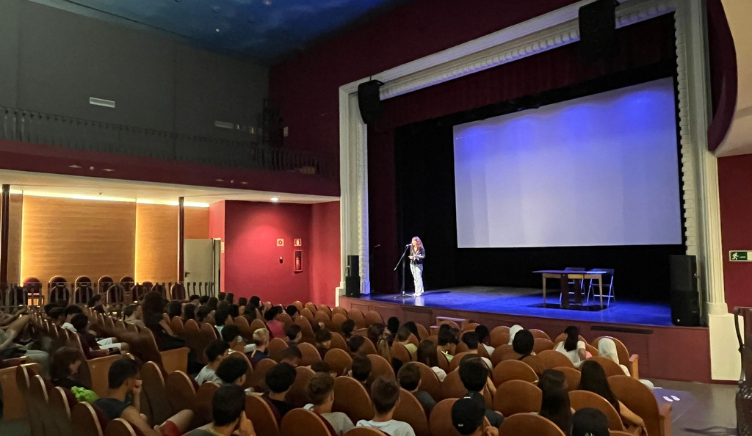 La FEC atorga els premis als millors curtmetratges en Psicologia Positiva a l’alumnat de l’IES Miquel Martí Pol