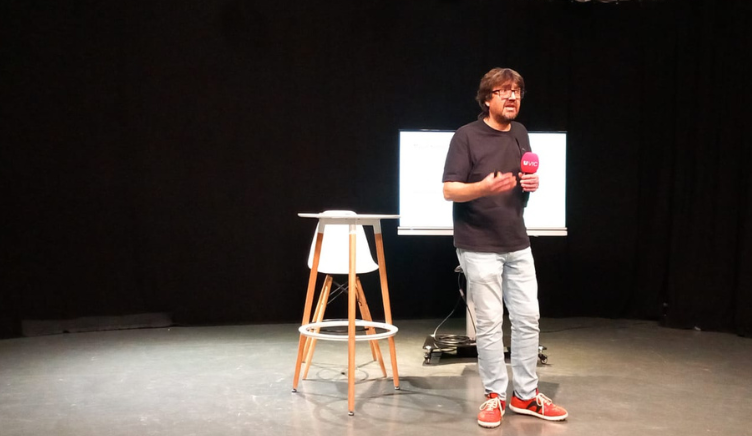 Deshumanització, llenguatge i silencis: què expliquen realment els mitjans sobre la migració?