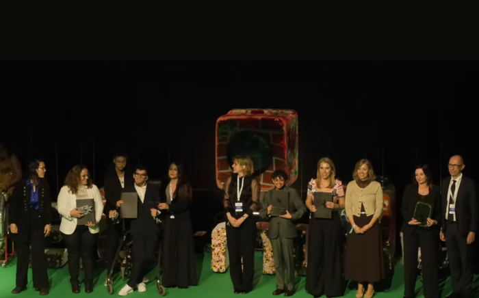 Max Vilarrasa recull el guardó a estudiant erasmus destacat del Premi Erasmus 2025 al Teatro Real de Madrid