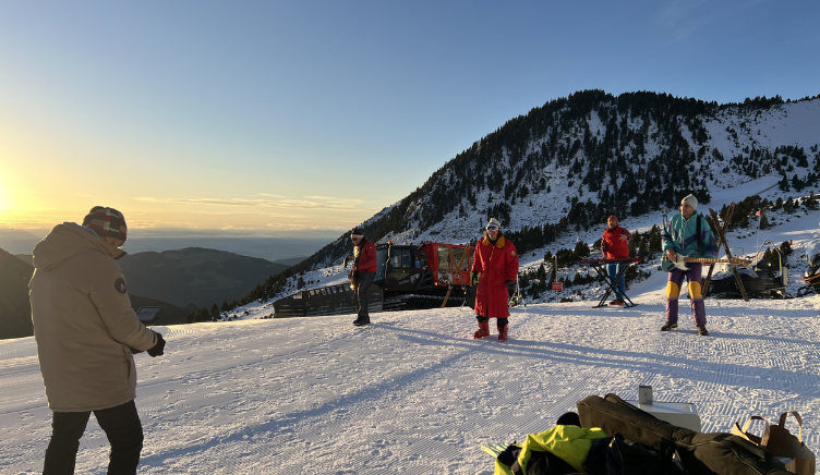 Alumnes de la FEC participen al videoclip ‘Gràcies’ de Buhos