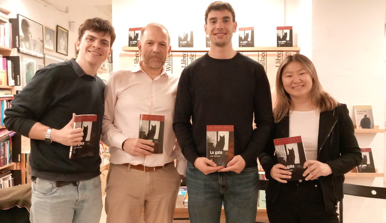 Tres alumnes de Periodisme presenten a Vic ‘La Gata’ de Joan Esculies