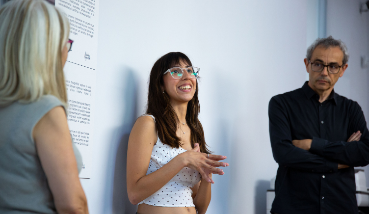 L’alumna Fabiola Figueredo inaugura l’exposició  fotogràfica ‘InDocumentadas’