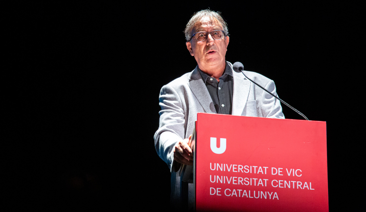 La promoció 2022-26 de la FEC celebra l’acte de lliurament de diplomes