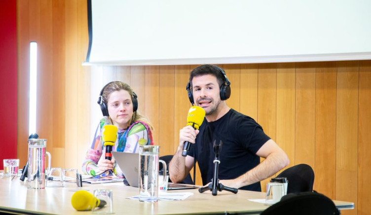 Roger Carandell i Juliana Canet en un moment del programa realitzat a Vic