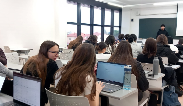 Detall de l'aula amb Salah Haddad Belfkih