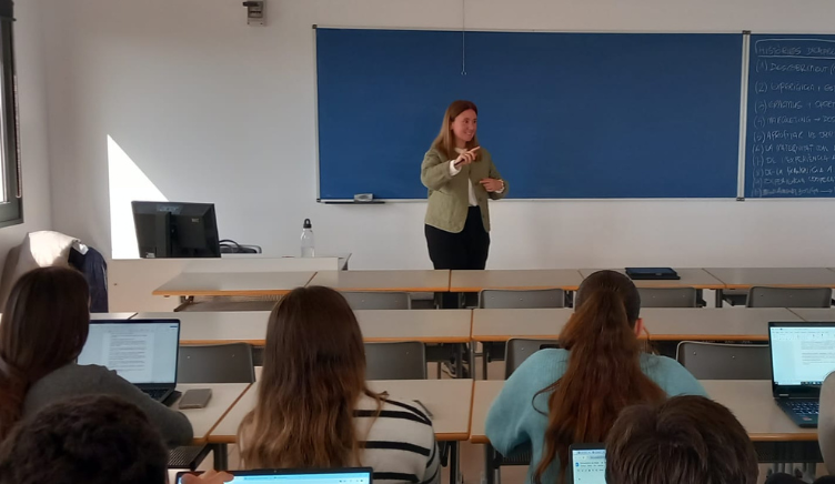 L'emprenedora Susana Fry durant la classe als estudiants d'ADE