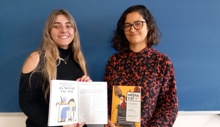 Lourdes Pérez amb la periodista Carme Verdoy durant la presentació de l'Anuari MèdiaCat 2024-25 a la FEC