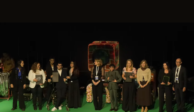 Max Vilarrasa recull el guardó a estudiant erasmus destacat del Premi Erasmus 2025 al Teatro Real de Madrid