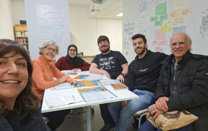 Voluntaris de la Xarxa de Facilitació Digital reunits amb membres del LISD