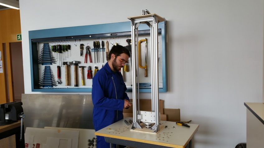 Marcel Pla, student of Mechatronics Engineering in UVIC-UCC, is constructing an Universal Testing Machine