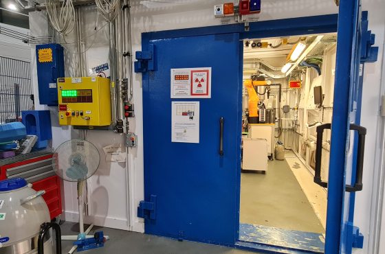 Judit Molera conducts XRD experiment at ALBA Synchrotron