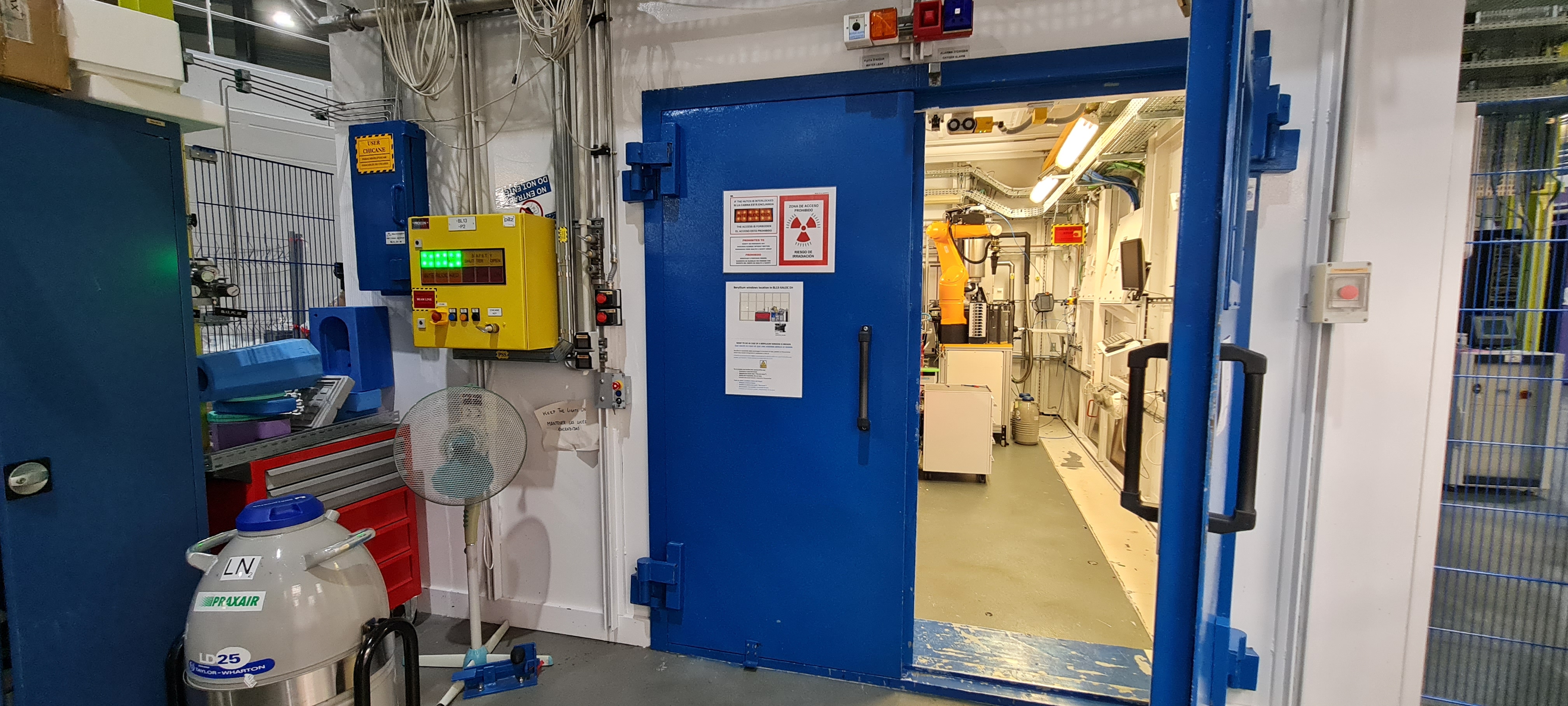 Judit Molera conducts XRD experiment at ALBA Synchrotron
