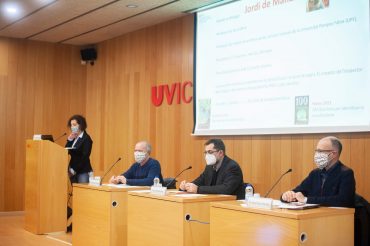 Entrega de guardons del certamen literari Premi Llegim Ciència (PLC-UVic) 2021