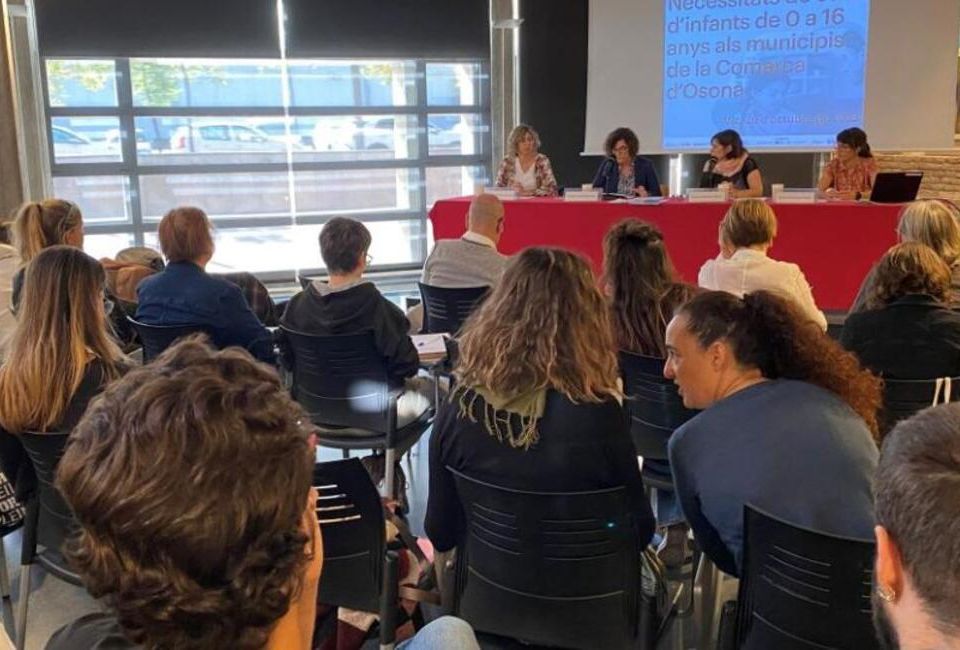 A study coordinated by Sandra Ezquerra and Montse Fernández confirms the need to strengthen care policies to promote family reconciliation in Osona and Lluçanès.