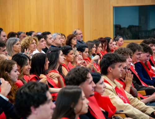 La promoció 2024–2026 de Cicles Formatius de la UVic celebra la seva graduació
