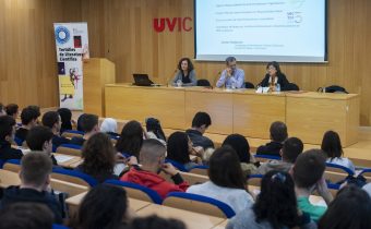 19/11/2018 el Sr. Josep Maria Canyelles, expert en responsabilitat social, ha impartit la conferència “Amb valor afegit” i presentat el seu llibre “Amb valor afegit. Empreses micro, petites i mitjanes compromeses amb la societat”, en el programa de les TIC-UVic .