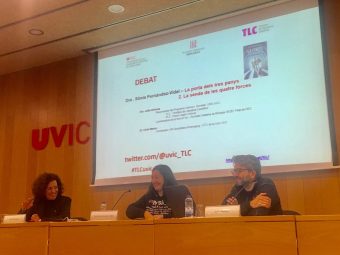 La Dra. Sònia Fernández-Vidal explica conceptes de física quàntica a l’Aula Magna de la UVic-UCC el dia 28/11/2018