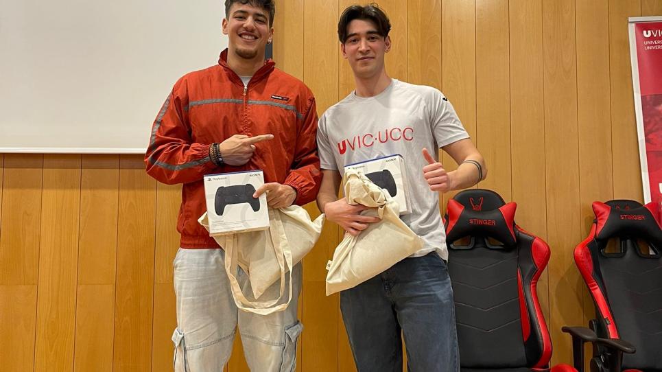 Els estudiants del grau en Psicologia Gianni Calamita i Albert Marco guanyen la cinquena edició del Torneig Comarcal d’eSports EAFC25