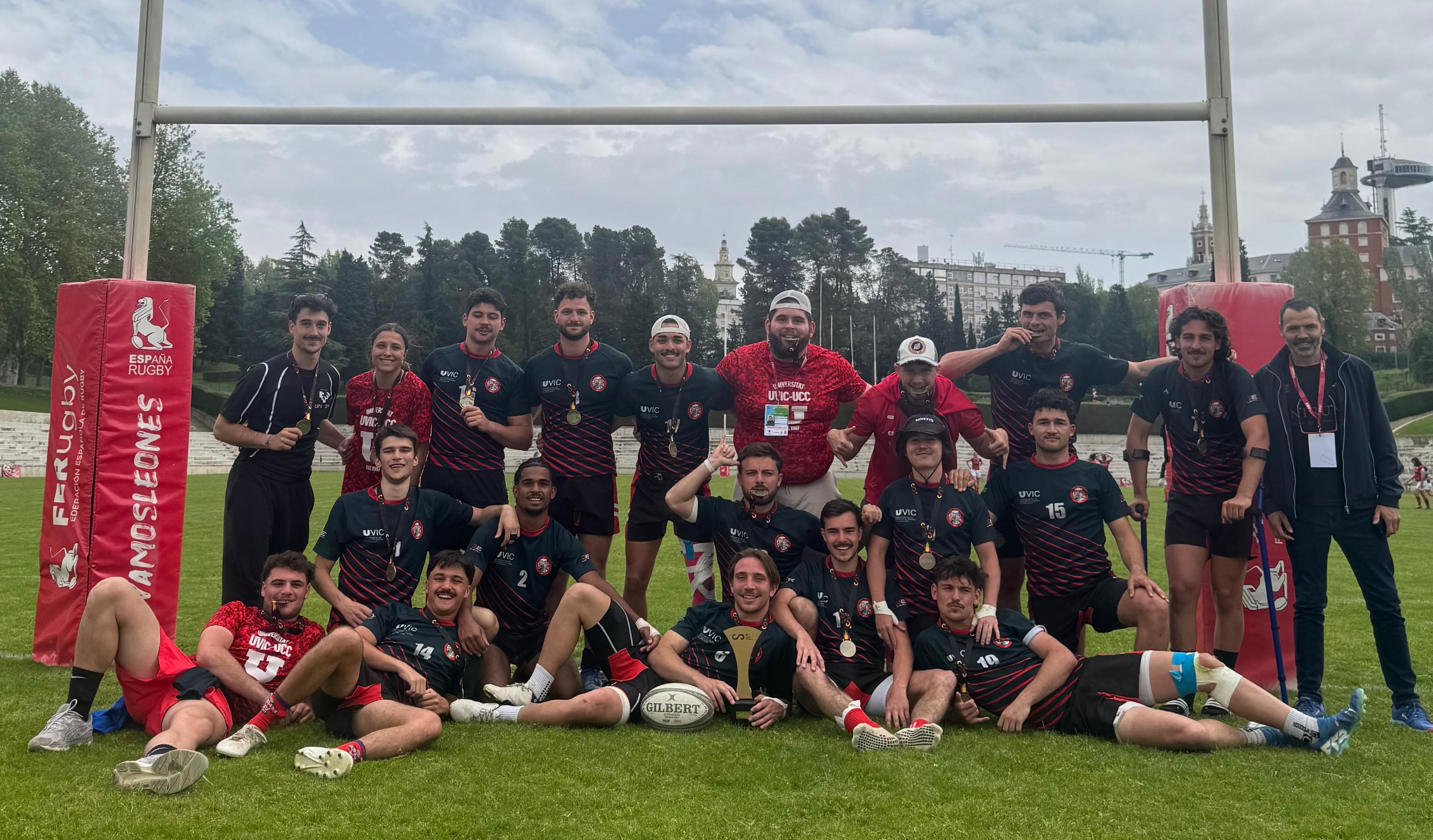 L’equip de rugbi 7 masculí de la UVic-UCC fa història: campions d’Espanya universitaris! 🏉🥇 