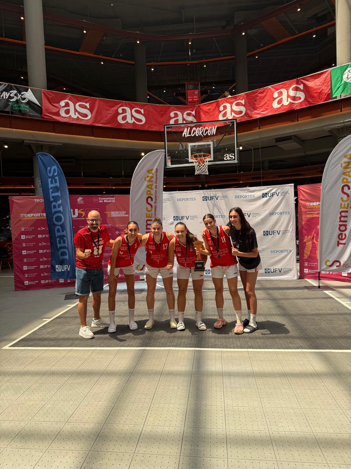 Els equips de bàsquet 3×3 de la UVic-UCC competeixen al Campionat d’Espanya Universitari i l’equip femení torna a pujar al podi