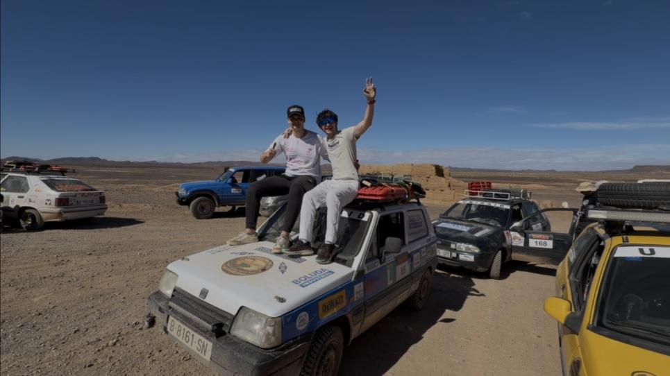 Jordi Fugardo, estudiant del grau en Enginyeria de l’Automoció de la UVic-UCC, completa el repte solidari Uniraid al Marroc